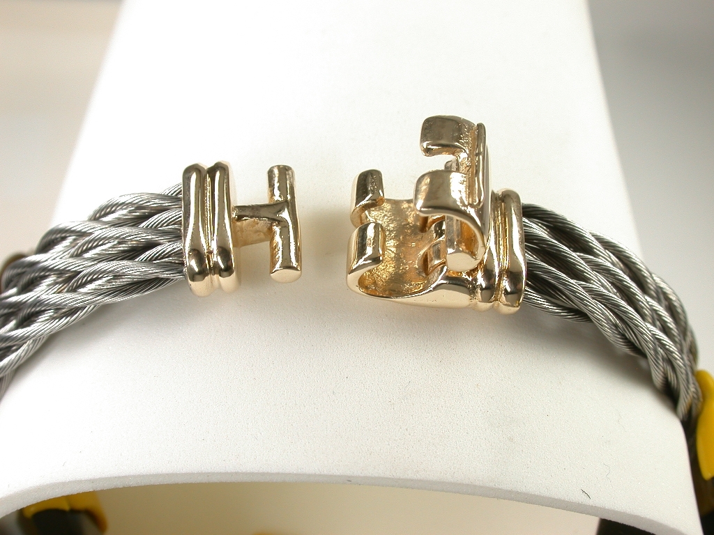 T Bar Clasp detail